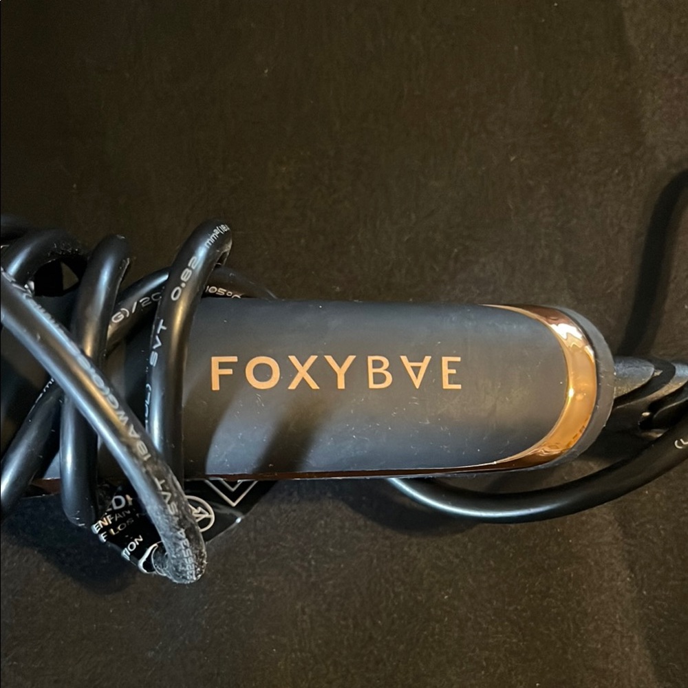 FoxyBae Black and Gold Hair Straightener